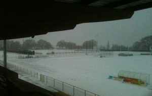 Stade sous la neige